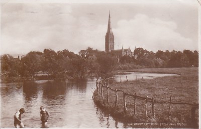 Salisbury Kathedrale von Long Bridge s/w Postkarte (1932)