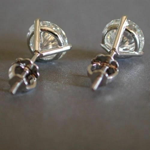 Pendiente de moissanita de corte redondo blanco roto de 6 mm con tornillo trasero en plata maciza 935 Foto 2 de 4