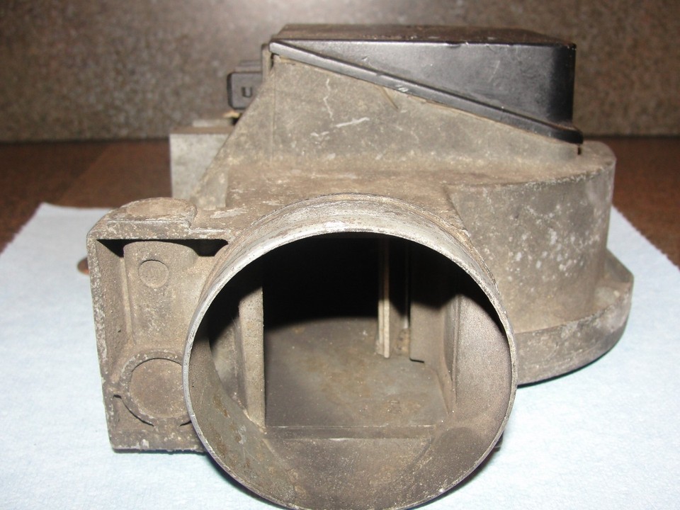 Used OE Bosch0280202106,VW037906301 F.I.Mass Air Flow Meter 8892