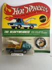 🚛 Hot Wheels Heavyweights Tow Truck w/ Matching Button NEW in BLISTERPACK !!!
