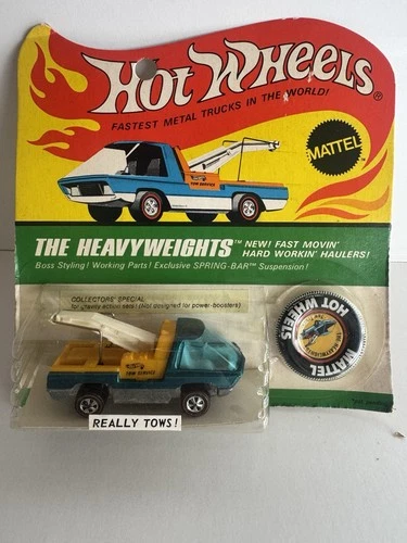 🚛 Hot Wheels Heavyweights Tow Truck w/ Matching Button NEW in BLISTERPACK !!!