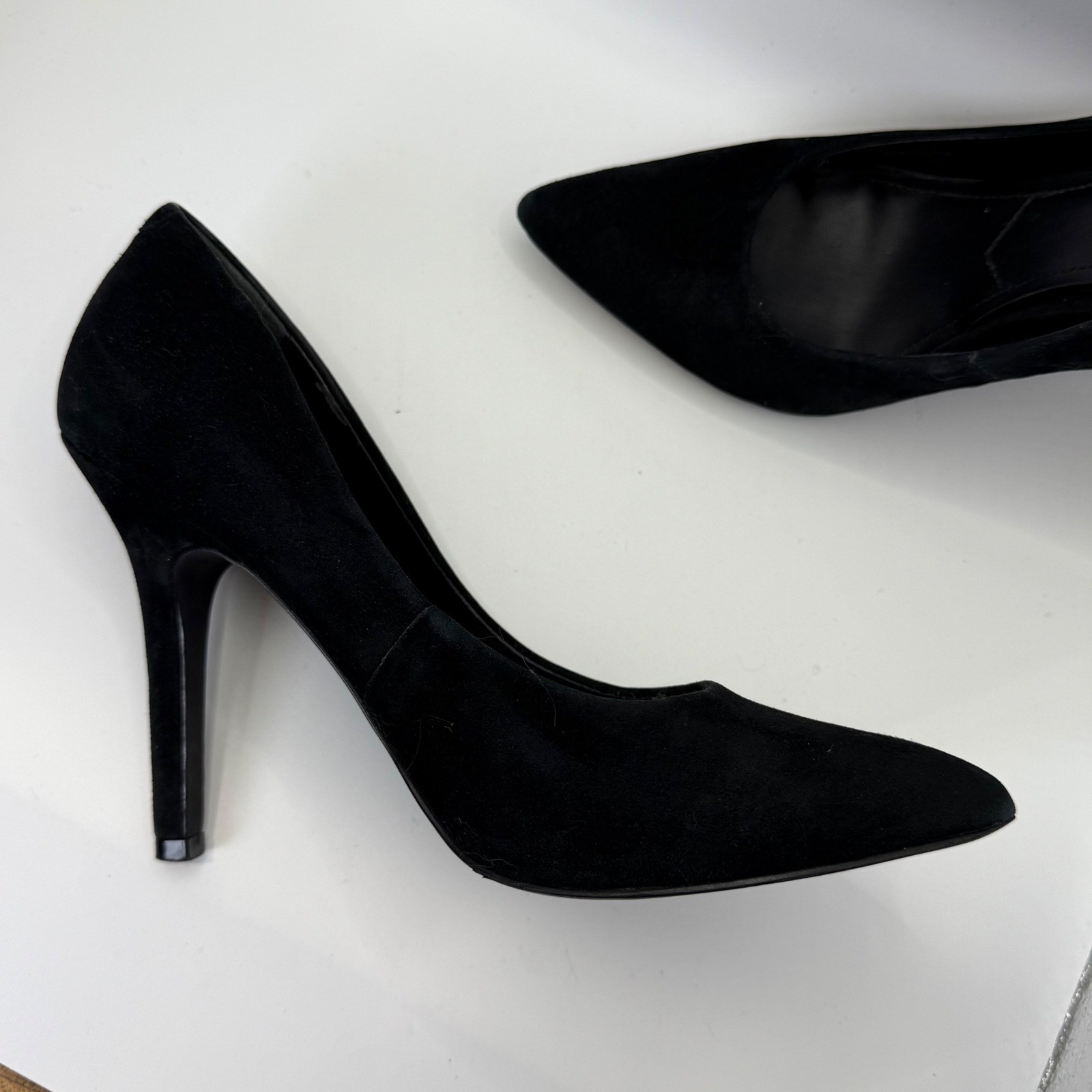 SAINT LAURENT Decolte Charles by Charles David nere scamosciate a punta tacco 4" misura 7M