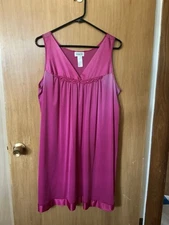 Vintage 1970s Vanity Fair Dusty Pink Magenta Nylon Nightgown Floral Size L