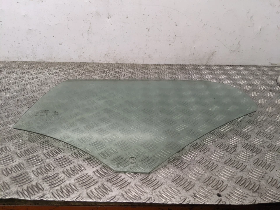 Ventana puerta Volvo V40 D4 SE MK3 5 puertas 2012-2014 (n/s pasajero trasero) Foto 2 de 4