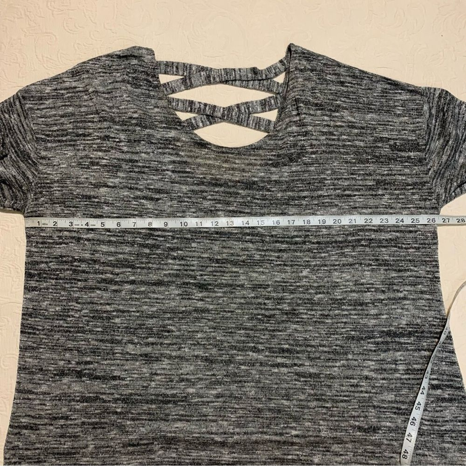 ALTRA Top a maniche lunghe Lane Bryant grigio metallizzato con incrocio incrociato e scoop sul retro