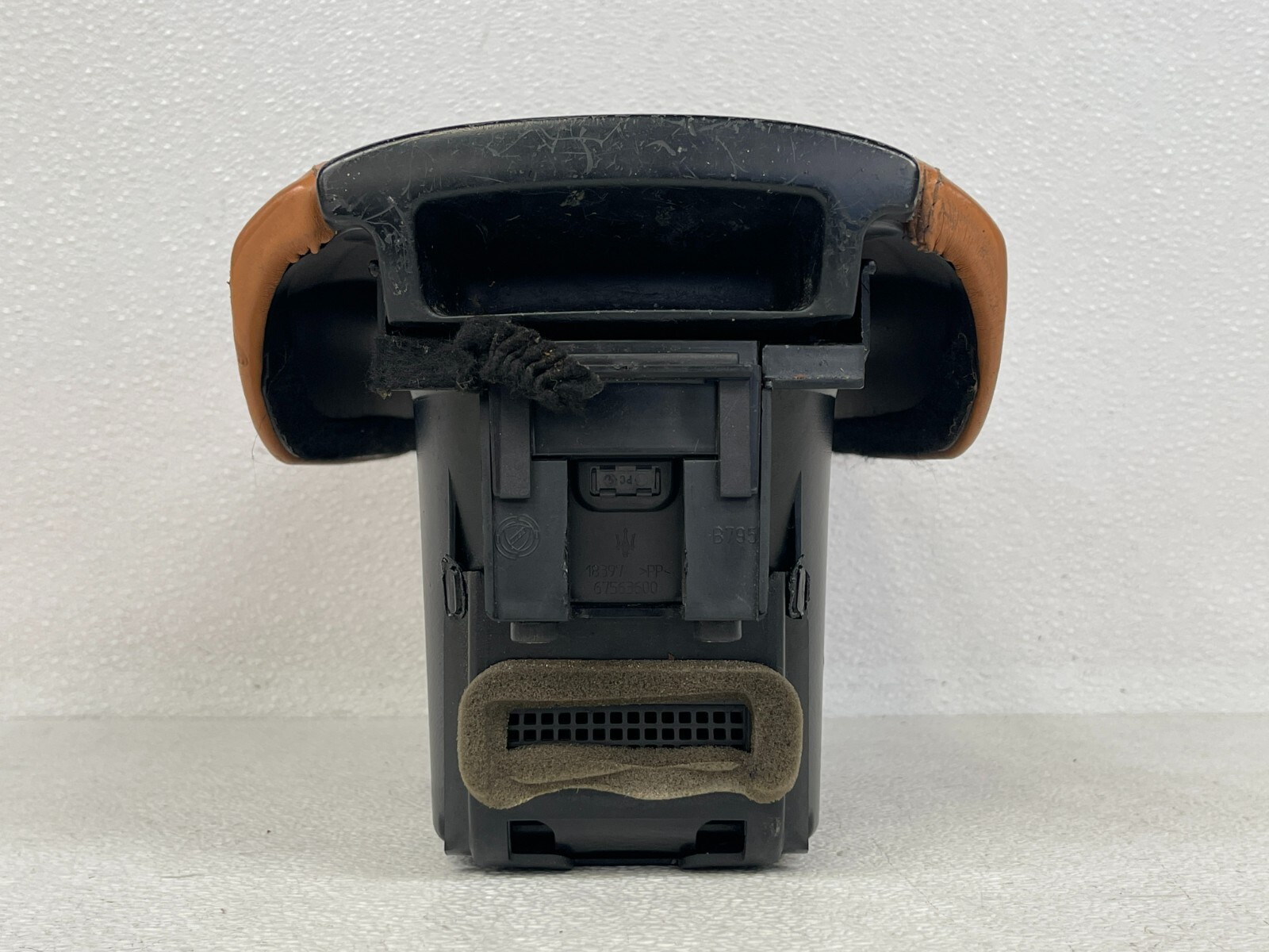 ⭐03-12 MASERATI QUATTROPORTE CENTER CONSOLE STORAGE WITH ARM REST BROWN LOT2340