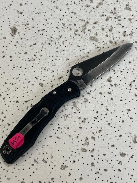 Navaja de bolsillo plegable negra Spyderco Pacific Salt H-1 Mid Lock retirada 8,5” abierta — Foto 2 de 4