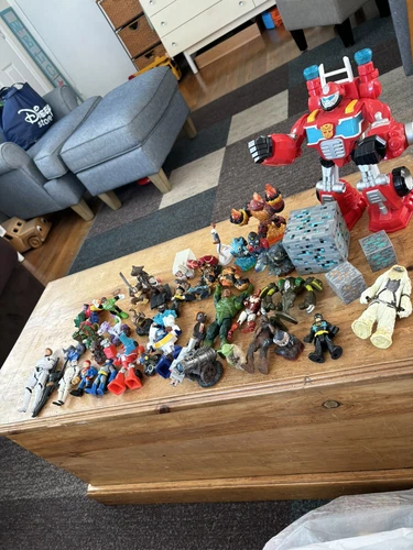 Mixed Toy Lot Of Figures