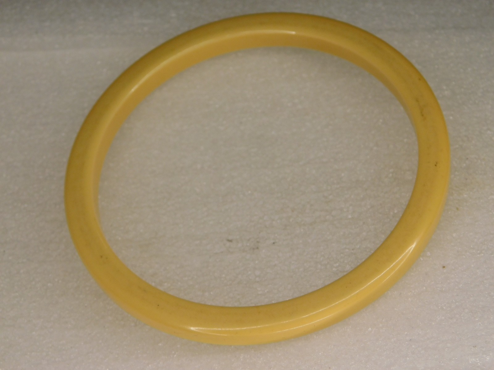 Old Bakelite Bangle Bracelet - image 7