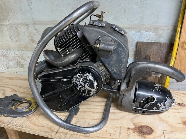Clinton 3A3 Chainsaw