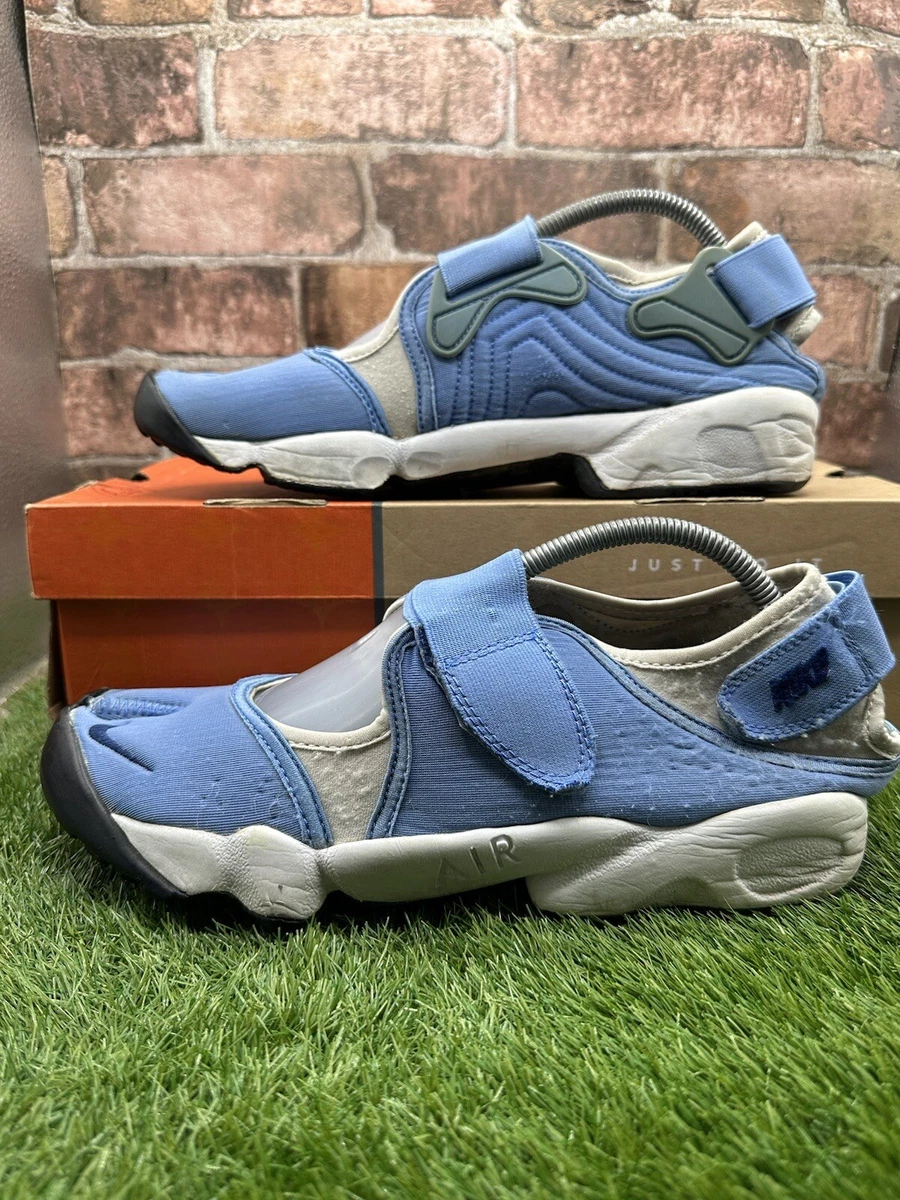 Columbia blue sales nike shoes