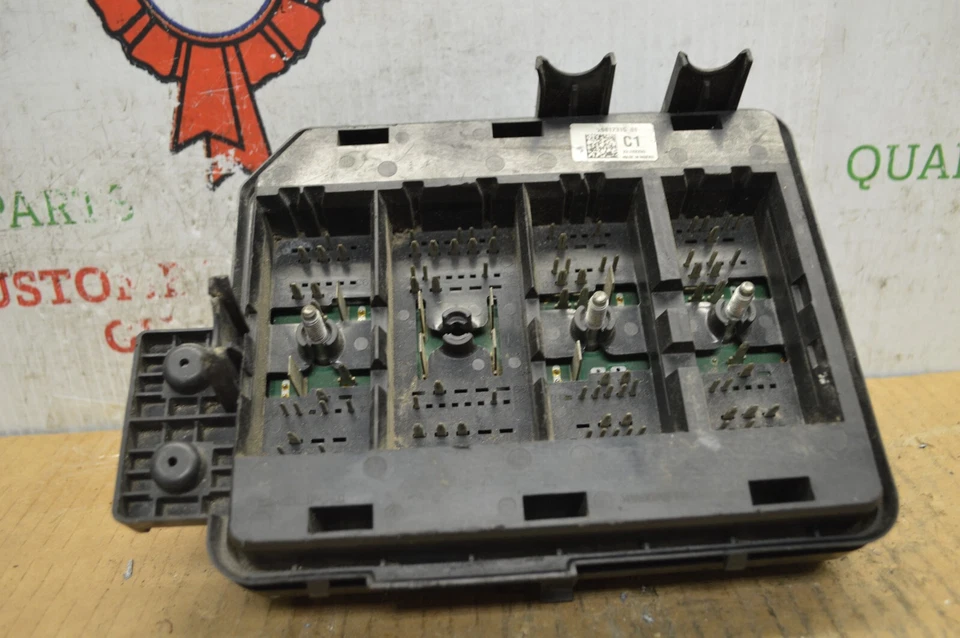 Chevrolet Impala 2008-11 caja de fusibles unión OEM 20817315 módulo 125-W7 Foto 3 de 4