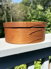 Excellent Antique Brown 19th C. Shaker Oval 3 Finger Pantry Box