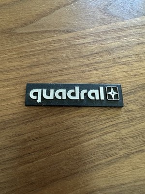 1 X Quadral Embleme Zeichen Schilder  60mm X 15mm  Aluminium