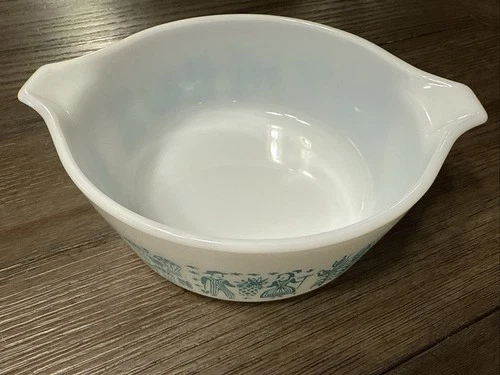 Pyrex Amish Butterprint Turquoise & White 472 1-1/2 Qt Casserole Dish No Lid EUC