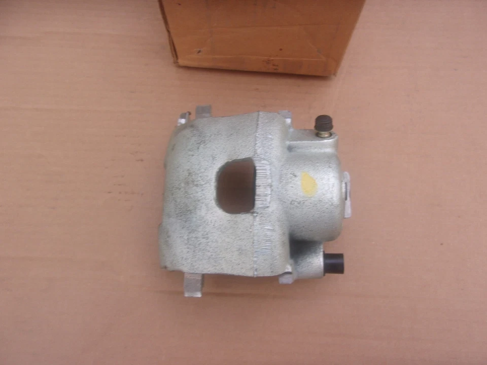 Суппорт дискового тормоза передний правый Mopar Dodge Caravan Mini Ram Town and Country - Изображение 2 из 3