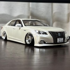 1/24 Scale Crown 210 Series Athlete Model White Pearl Diecast Car Stock Factory