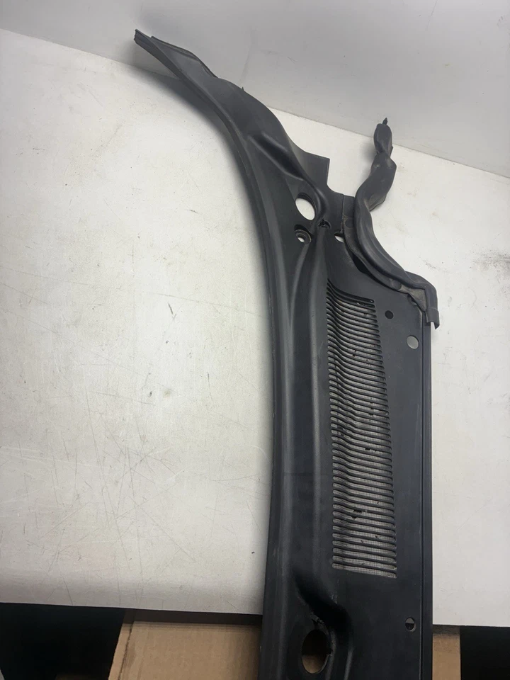 2000-2005 Buick LE Sabre Limited Windshield Cowl Vent 25719917 Black OEM - Image 2 of 4