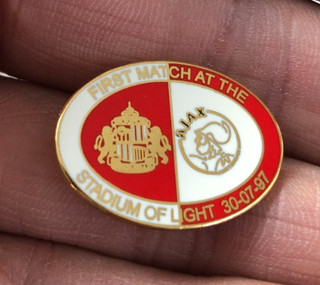 RARE SUNDERLAND v AJAX FIRST MATCH AT STADIUM OF LIGHT 1997 ENAMEL PIN BADGE