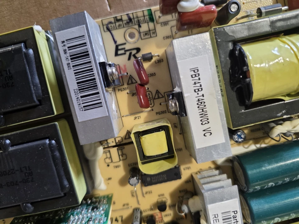 Fuente de alimentación/placa inversora de retroiluminación RCA 46" RE46DZ3006 (IPB747) Foto 3 de 3