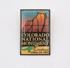 Colorado National Monument Lapel Pin 1.25" Vintage Style Lizard Enamel Gold Tone