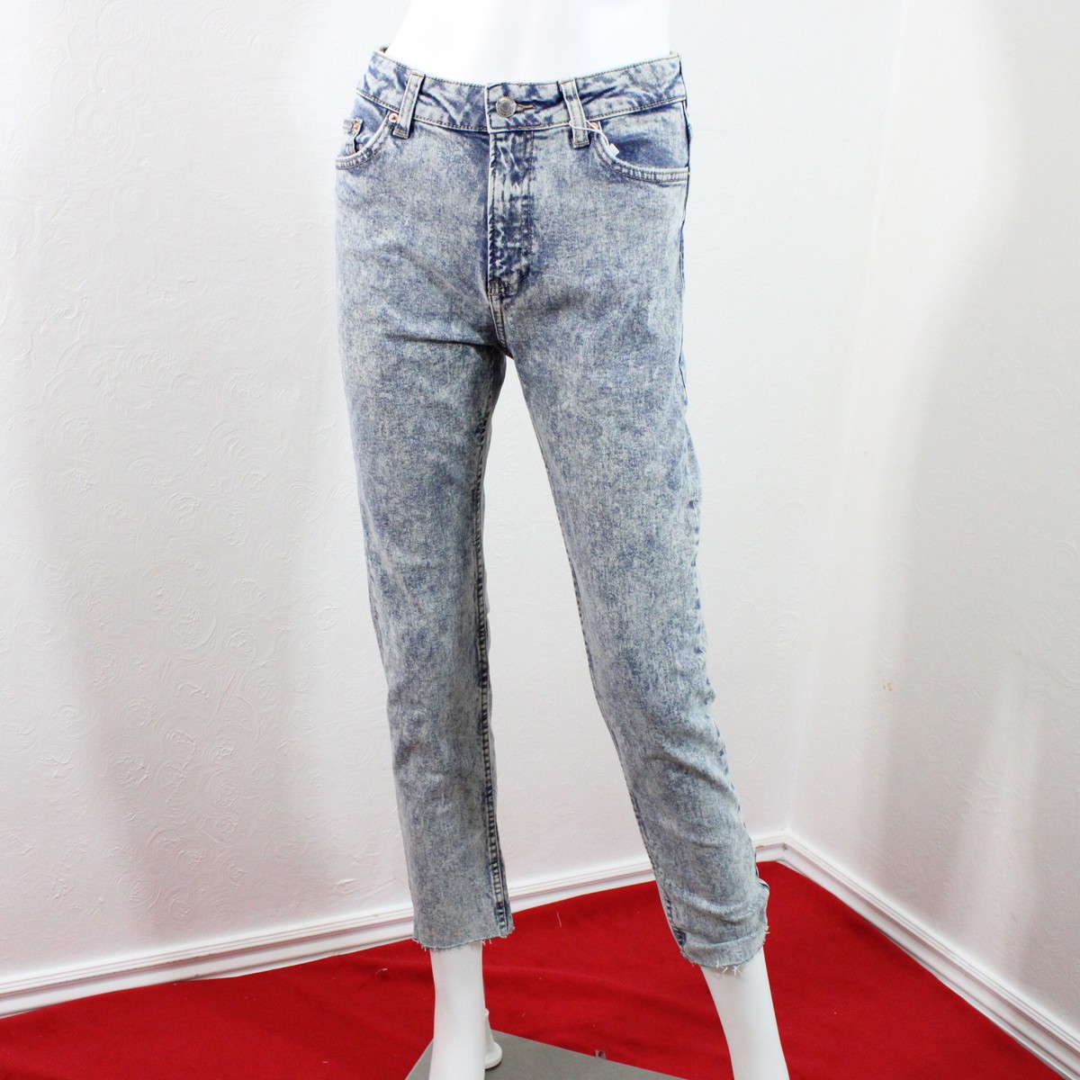 Women's Bershka Size US 28W x 27L Denim Crop Jean Slim Fit Wash Blue NWT