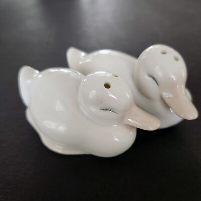 Fitz and Floyd Snuggling Cuddling Ducks Salt & Pepper Shakers 1980s