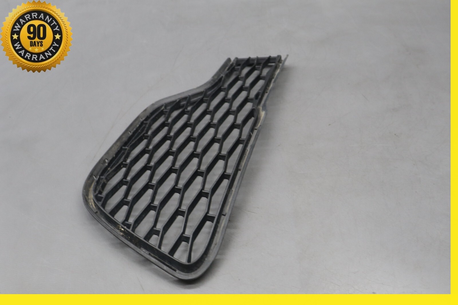 14-20 Maserati Ghibli Front Right Side Bumper Grille Bezel Molding Cover Oem