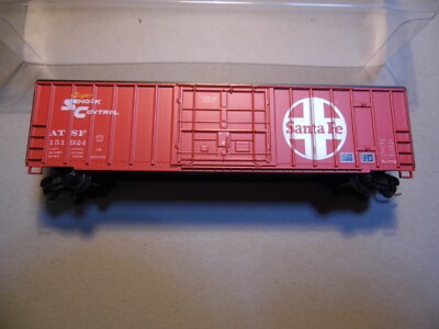 N - Roundhouse 8361 - 50' Boxcar, Santa Fe ATSF 151924    LN   M-M couplers