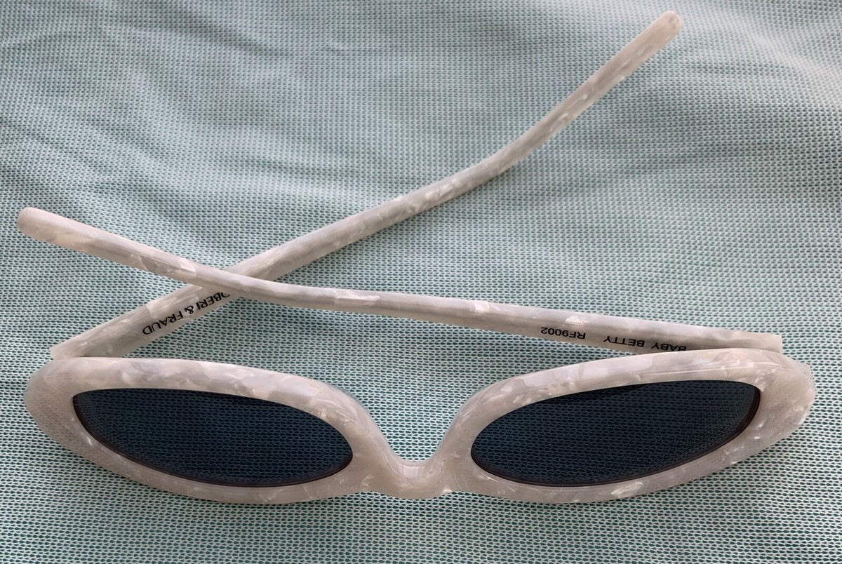 Roberi and Fraud White BABY BETTY Sunglasses White Perl White_Frances_Sunglasses1.png?  main image 4
