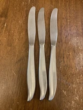 International Silver 3 Stainless INS4 Dinner Knives! FREE SHIPPING