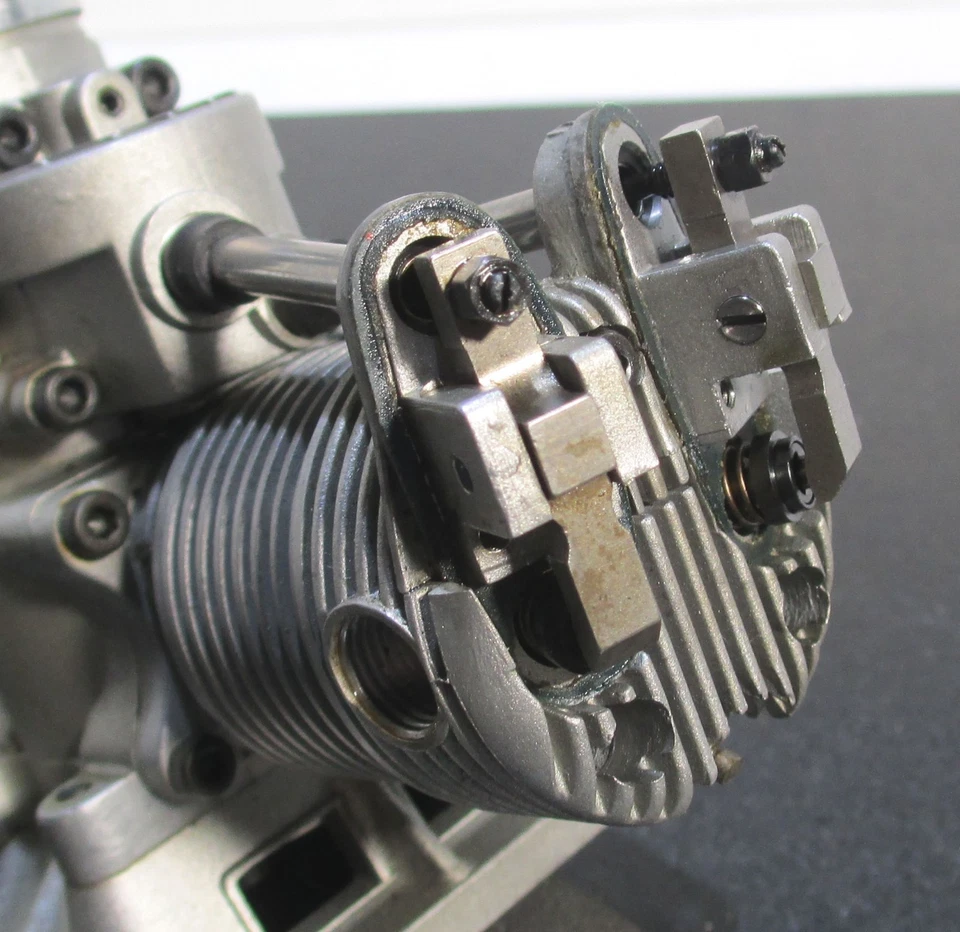 SAITO FA-90T 14.98cc flat twin 4 stroke glow engine for R/C airplanes Used f/s - Image 3 of 4