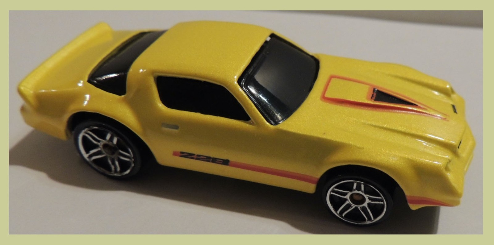 2007 Hot Wheels CAMARO Z28 ~ YELLOW VERSION VHTF***MINT off card***