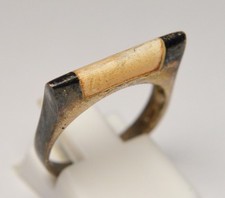 925 STERLING SILVER WHITE MOTHER OF PEARL RING