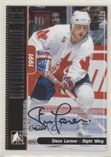2006 In the Game-Used International Ice Signature Series Steve Larmer Auto 8s9