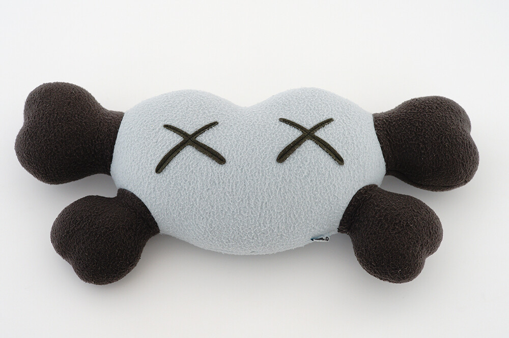 KAWS HEART COMPANION CUSHION PILLOW SET OF 3 COLORS | eBay