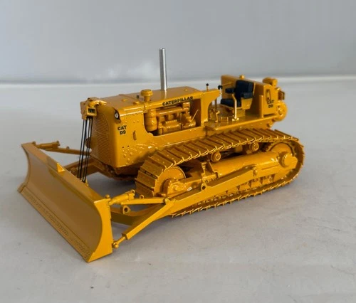 Resin 1/50 CAT D9 serie D  with metal tracks - Custom Built by Fankit Models
