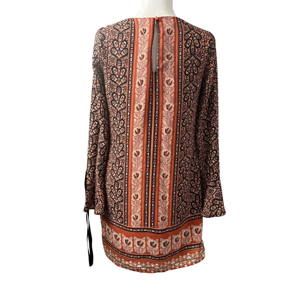 Mini Vestido Charlotte Russe Estampado Boho Manga Larga Con Detalles de Corbata Mujer Talla S Foto 3 de 4