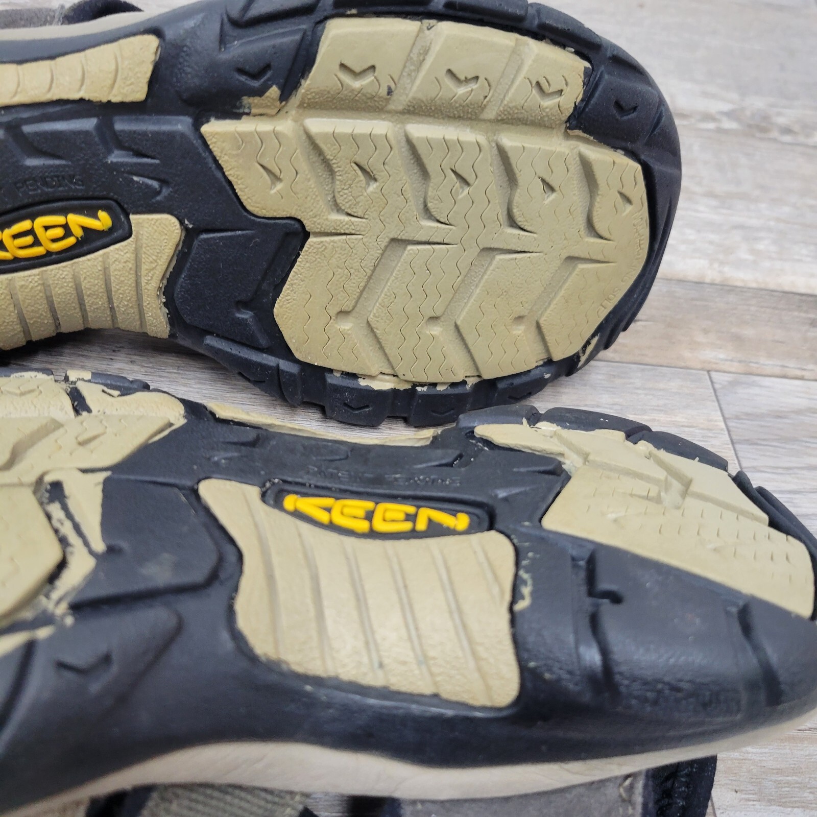 Sandali da trekking impermeabili da donna marroni KEEN taglia 7 5