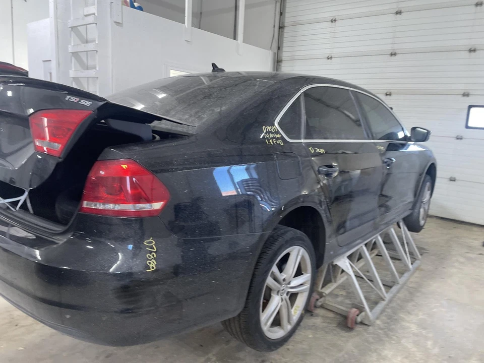 Used Front Right Seat Belt Front fits: 2014 Volkswagen Passat bucket seat passen - Image 3 of 4