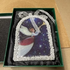 Nativity Ornament Angel Christmas Lighted Scene 5.25" Table Top Decoration Y32