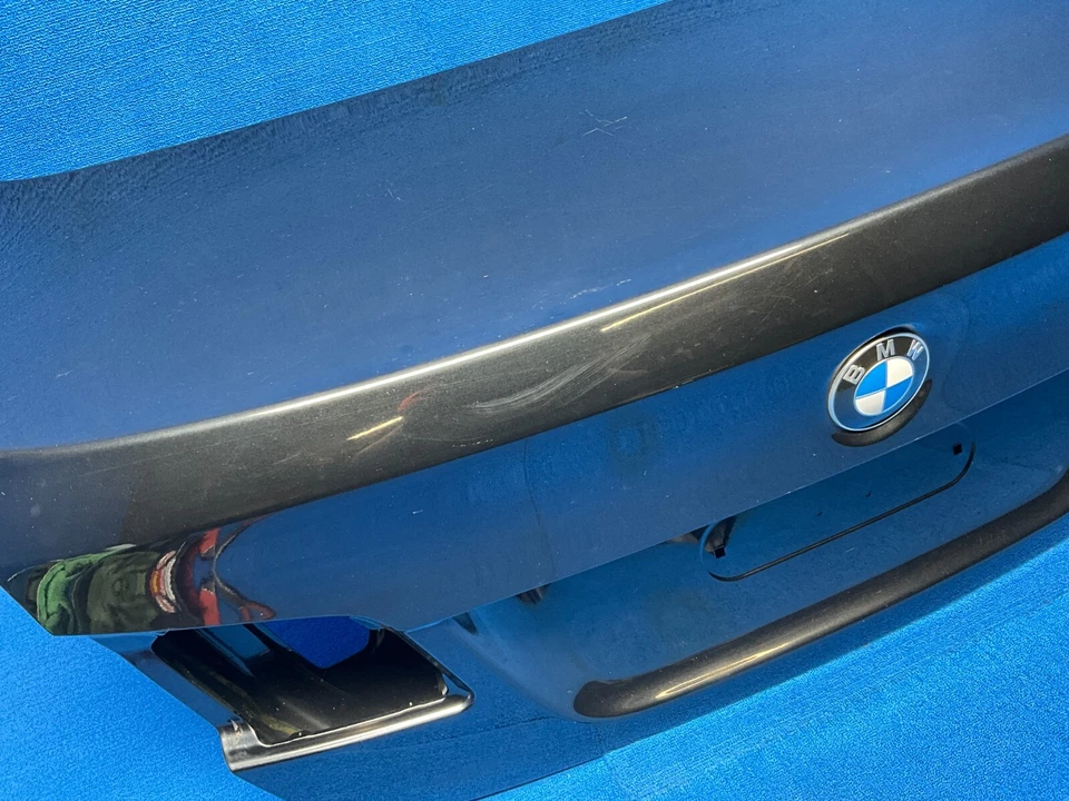 2011 - 2016 BMW 528xi F10 КРЫШКА ЗАДНЕЙ КРЫШКИ БАГАЖНИКА ЧЕРНАЯ САПФИРОВАЯ ОТ ОРИГИНАЛЬНОГО ПРОИЗВОДИТЕЛЯ - Изображение 3 из 4