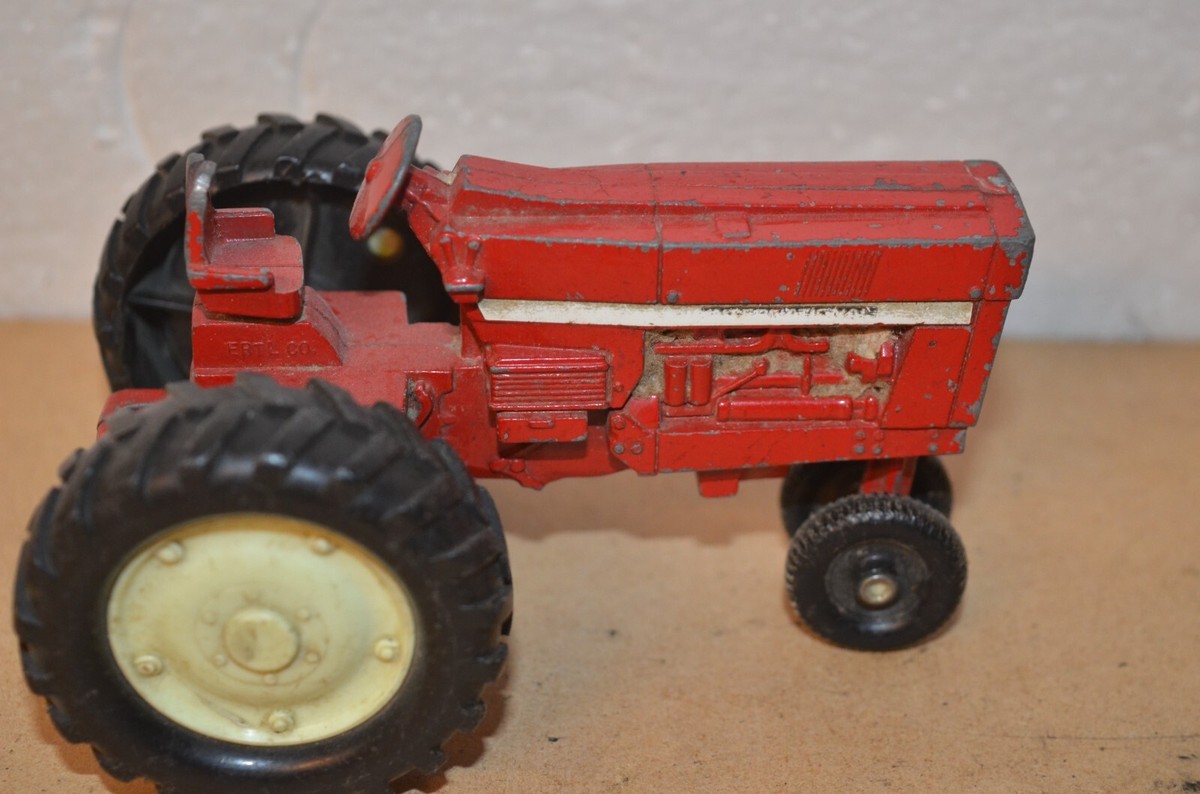 Ertl Dyersville Iowa Vintage Die cast International Tractor
