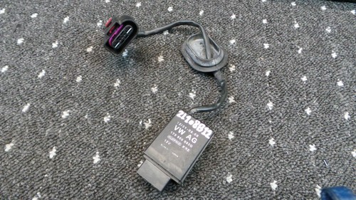 2L108B12  *  VW Touran Steuergerät ECU Modul für Kraftstoffpumpe 1T0906093G