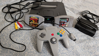 Nintendo 64 Console with 1 controller. WITH GAMES INCLUDED. Read Description