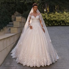 Luxury Ball Wedding Dresses Sweetheart Lace Applique Illusion Back Bridal Gowns