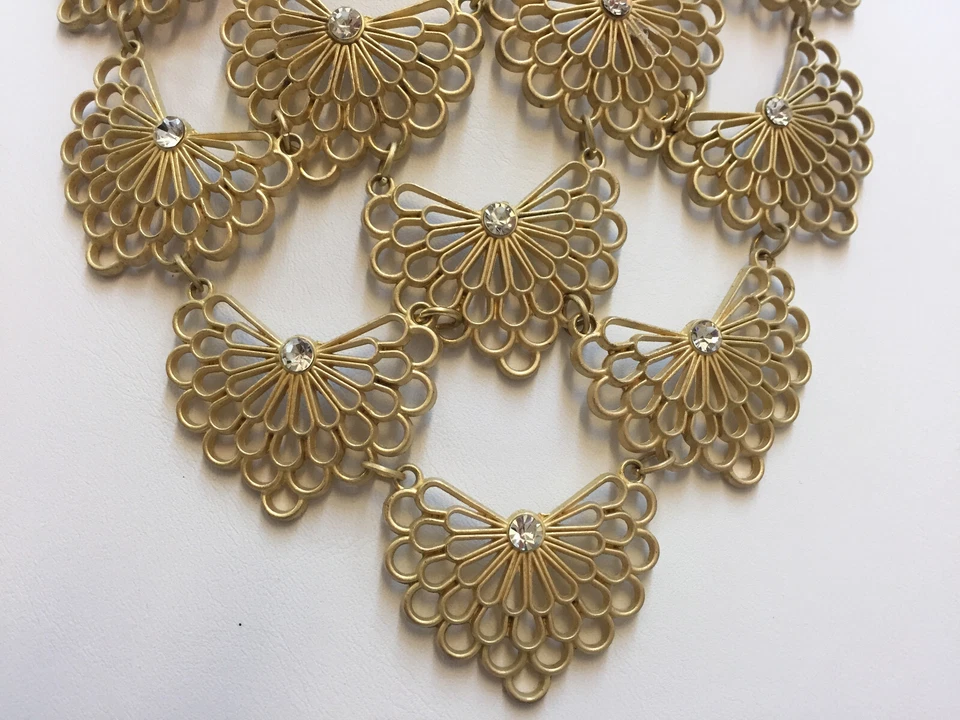 Macy's золотистый нагрудник заявление ожерелье со стразами акцент цветочный дизайн с ярлыками - Изображение 3 из 4