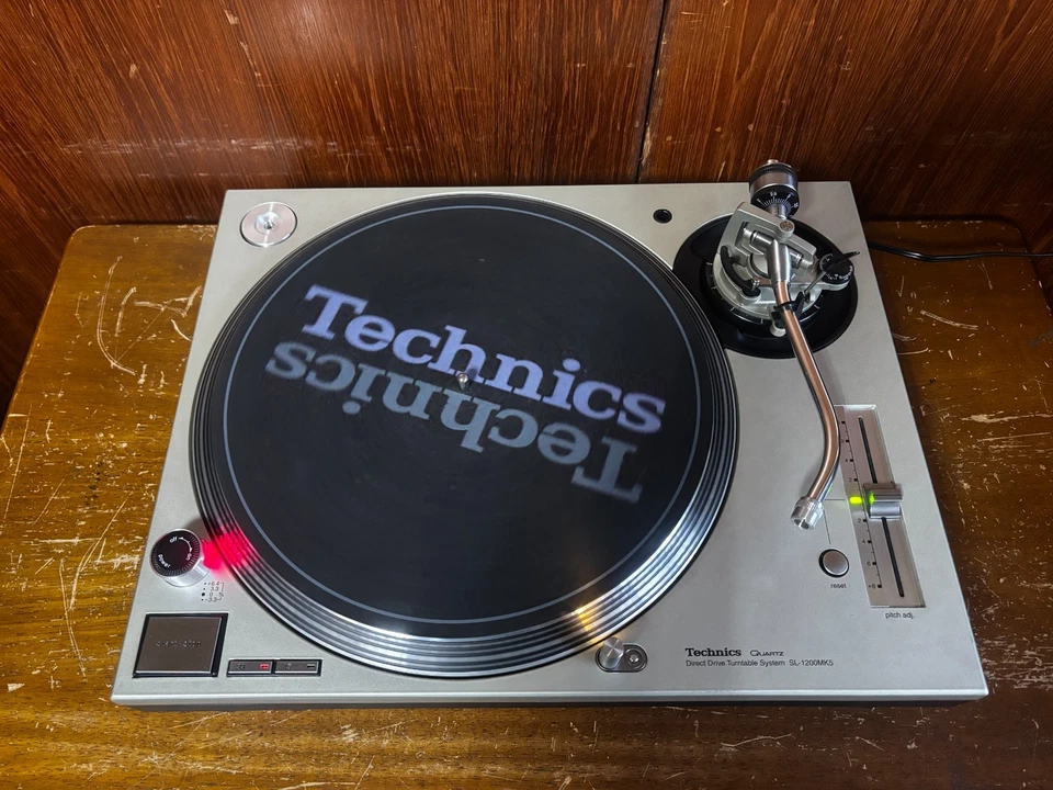 Tocadiscos Technics SL-1200MK5 plateados analógicos para DJ Foto 2 de 4