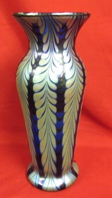 Lundberg Velvet Splash Art Glass 11.5 in Tall Vase-Mint Condition