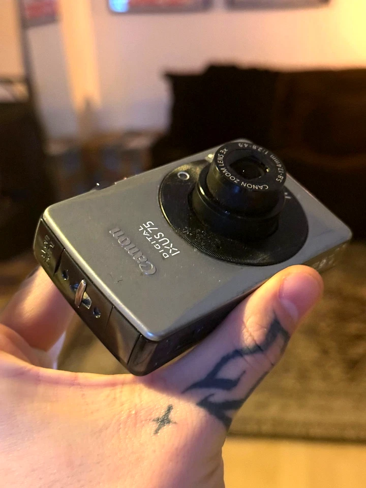 Canon IXUS 75 Point and Shoot Digitalkamera 7.1 MP | silber - Bild 2 von 4